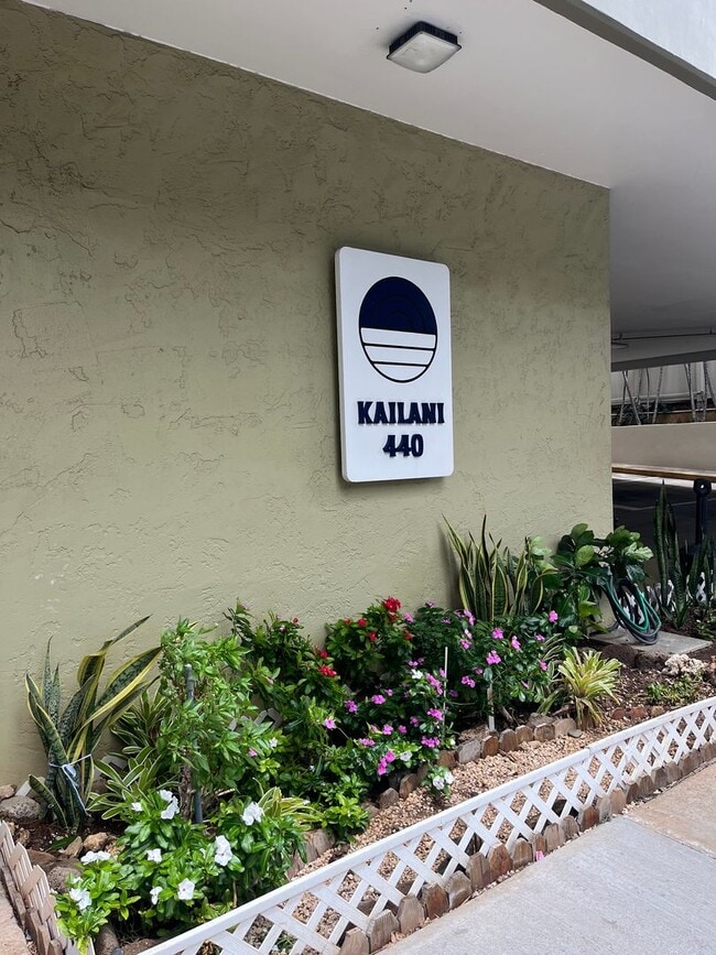 440 Lewers St in Honolulu, HI - Building Photo - Building Photo