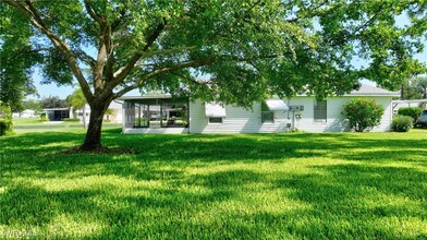 20 Pinewood Blvd in Lehigh Acres, FL - Foto de edificio - Building Photo
