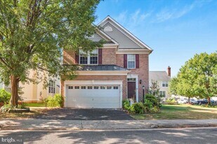 6721 Sycamore Park Dr in Haymarket, VA - Building Photo