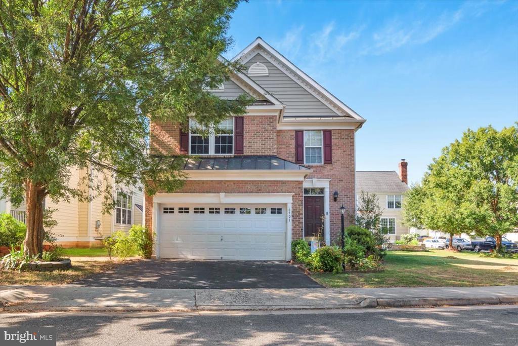 6721 Sycamore Park Dr in Haymarket, VA - Foto de edificio