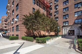 65-09 99th St in Rego Park, NY - Building Photo - Building Photo