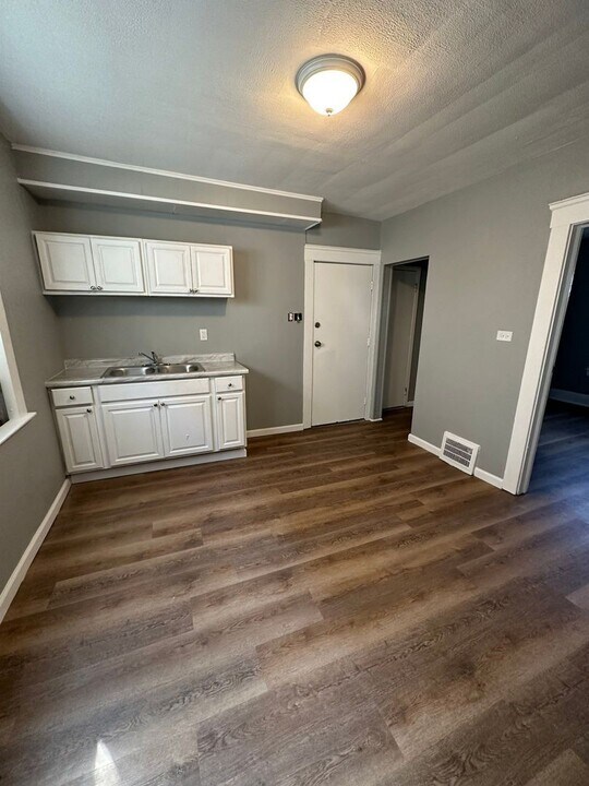826 Wayside Rd in Cleveland, OH - Building Photo