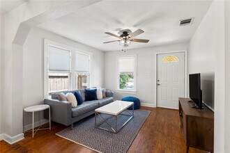 1208 Cedar Ave in Austin, TX - Building Photo - Building Photo