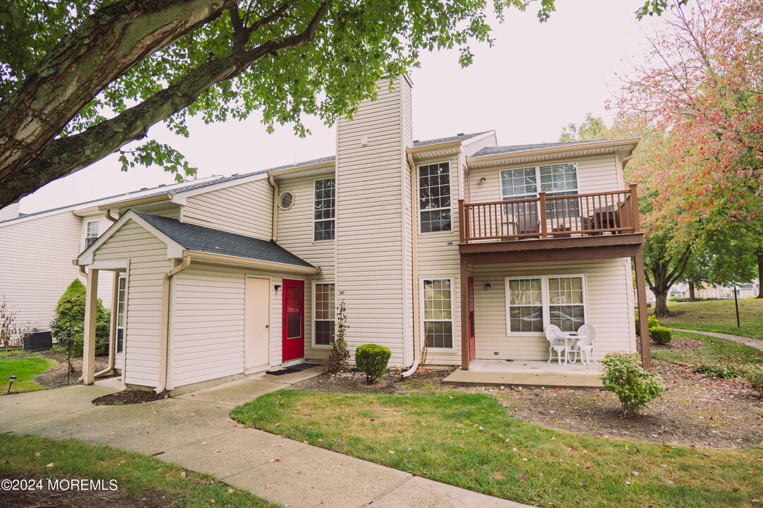 507 Hawthorne Pl in Marlboro, NJ - Building Photo