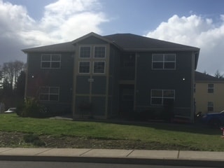 2045 SE Azalea Ave in Warrenton, OR - Building Photo - Building Photo