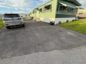 4426 73rd Pl N in Riviera Beach, FL - Building Photo