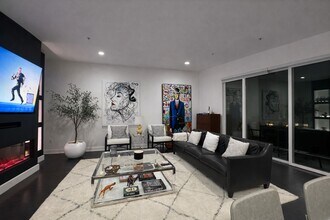 300 E 4th St, Unit 402 in Long Beach, CA - Foto de edificio - Building Photo