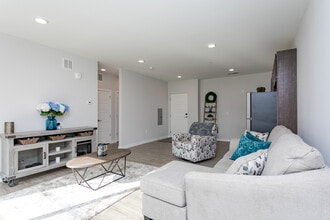 The Pointe Apartments in Mukwonago, WI - Foto de edificio - Interior Photo