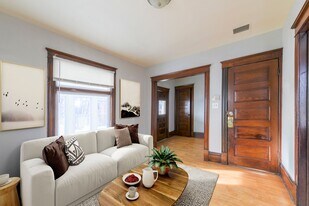 2212 Glenwood Ave in Minneapolis, MN - Building Photo