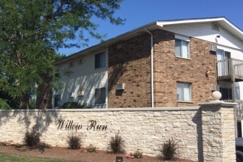 Willow Run of Crest Hill in Crest Hill, IL - Foto de edificio