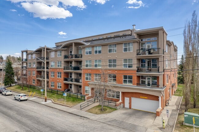 495 78th Ave SW in Calgary, AB - Building Photo - Building Photo