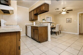 10818 Long Gate Dr in Houston, TX - Building Photo - Building Photo