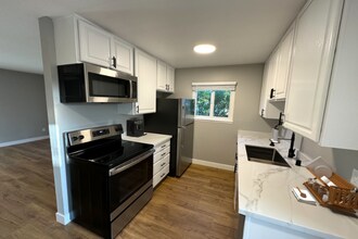 2304 Maher Dr, Unit 3 in Santa Rosa, CA - Building Photo - Building Photo