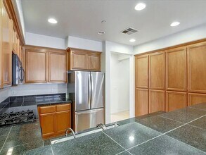 535 Moreland Way in Santa Clara, CA - Building Photo - Building Photo