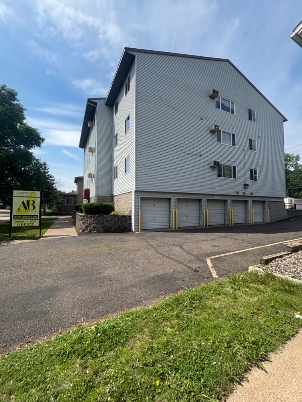 411 5th Ave S in St. Cloud, MN - Building Photo - Building Photo