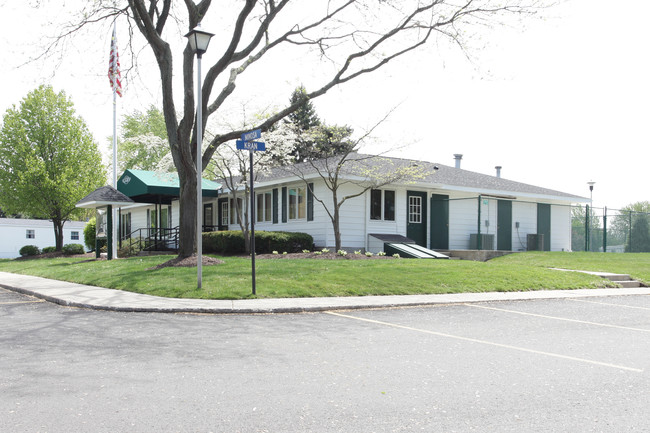 Southwood Village in Grand Rapids, MI - Foto de edificio - Building Photo