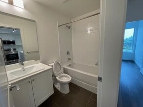 16633-16624 105 in Surrey, BC - Building Photo - Building Photo