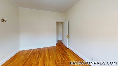 1800 Commonwealth Ave, Unit 8 in Boston, MA - Foto de edificio - Building Photo