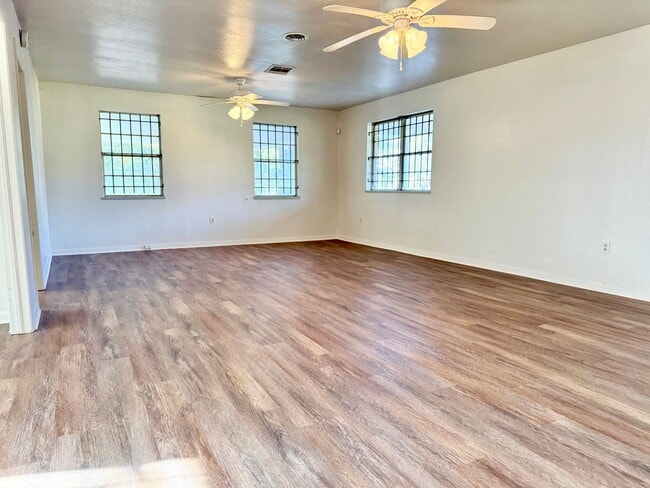2041 Iowa St in Baton Rouge, LA - Building Photo - Building Photo