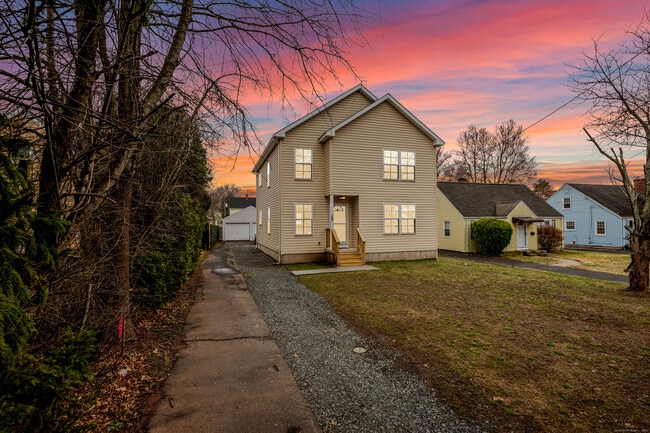 39 Robbins Ave in Newington, CT - Building Photo - Building Photo