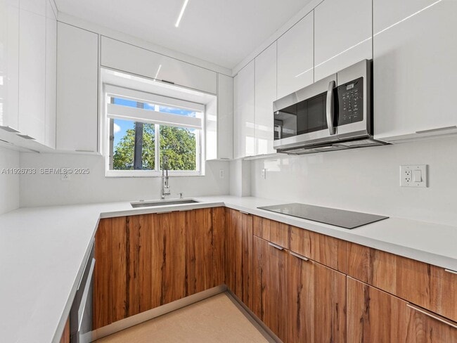 4854 NW 7th St in Miami, FL - Building Photo - Building Photo