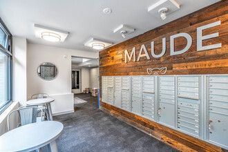 Maude Urban Living in Seattle, WA - Foto de edificio - Interior Photo