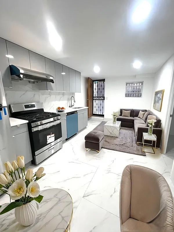 2583 49th St in Astoria, NY - Building Photo - Building Photo