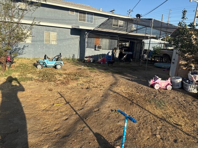 343 Rio Grande Ave, Unit A in Modesto, CA - Foto de edificio - Building Photo