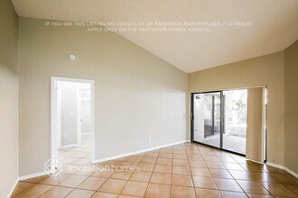 11571 Waterford Ct, Unit 210 in Hollywood, FL - Building Photo - Building Photo