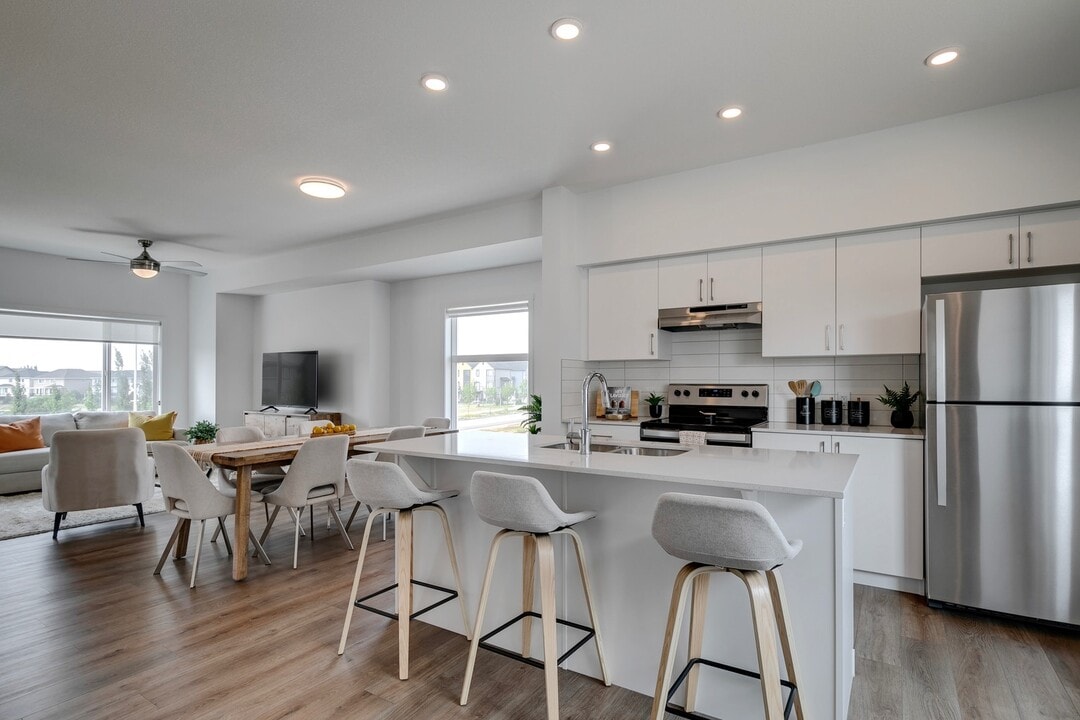 Vue at Jagare Ridge in Edmonton, AB - Building Photo