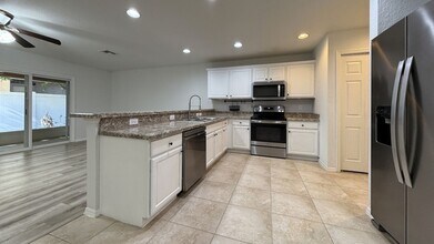 7211 Merlot Sienna Ave in Gibsonton, FL - Building Photo - Building Photo