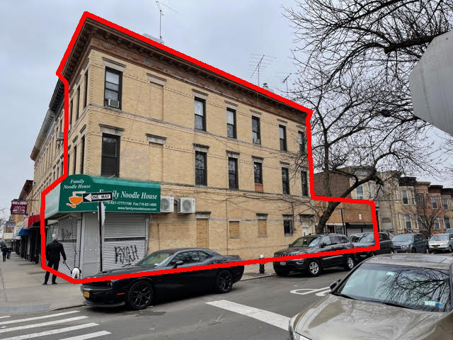 6645 Myrtle Ave in Glendale, NY - Building Photo - Building Photo