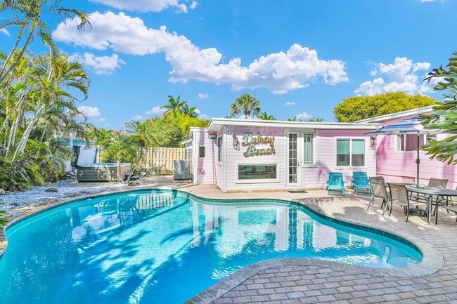 property at 3218 Palm Dr