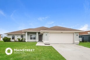 3906 18th St SW in Lehigh Acres, FL - Building Photo