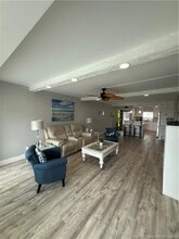 1561 NE 12th Terrace in Jensen Beach, FL - Foto de edificio - Building Photo