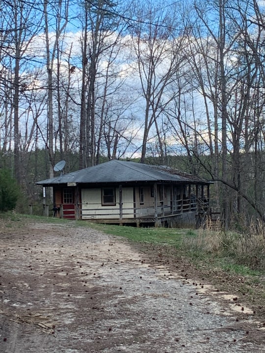 586 Hunter Ridge Ln in Charlotte Court House, VA - Building Photo