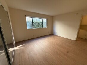 12011 Rochester Ave, Unit 2 in Los Angeles, CA - Building Photo - Building Photo