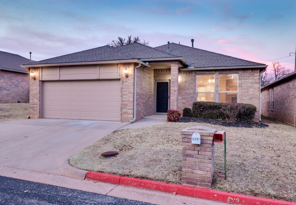 2113 Three Stars Rd in Edmond, OK - Building Photo