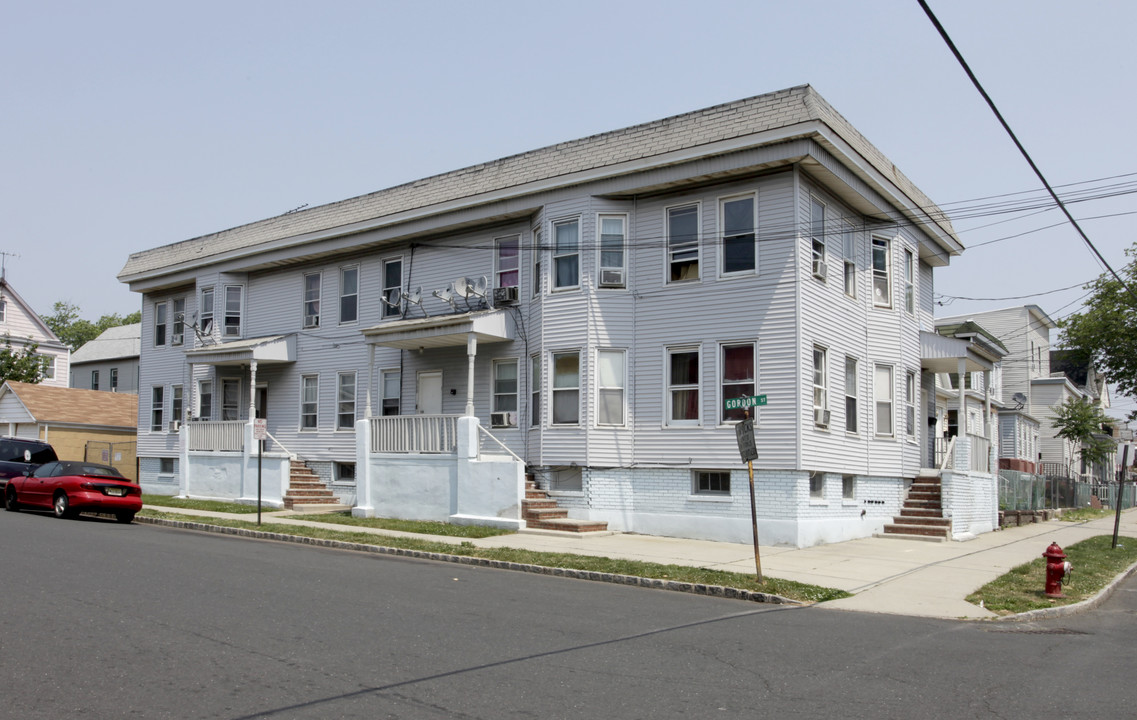 207 Grant St in Perth Amboy, NJ - Building Photo