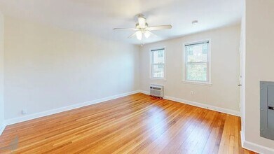 201 V St NW in Washington, DC - Foto de edificio - Building Photo