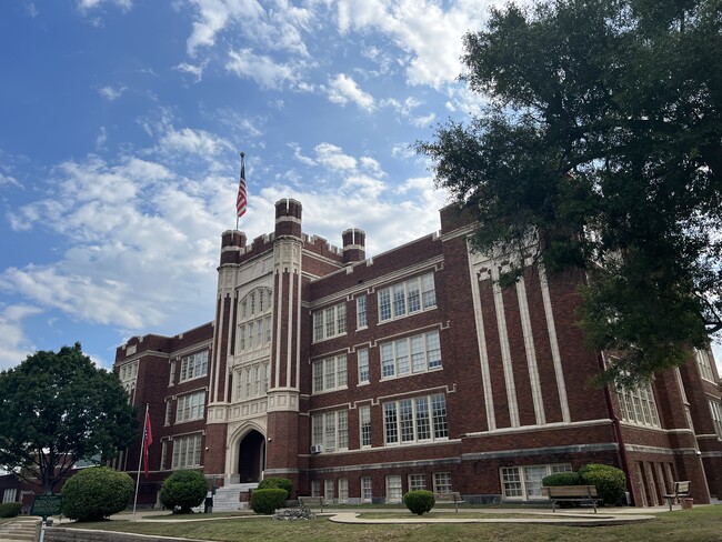 125 Oak Street apartments in Hot Springs, AR - Building Photo - Building Photo