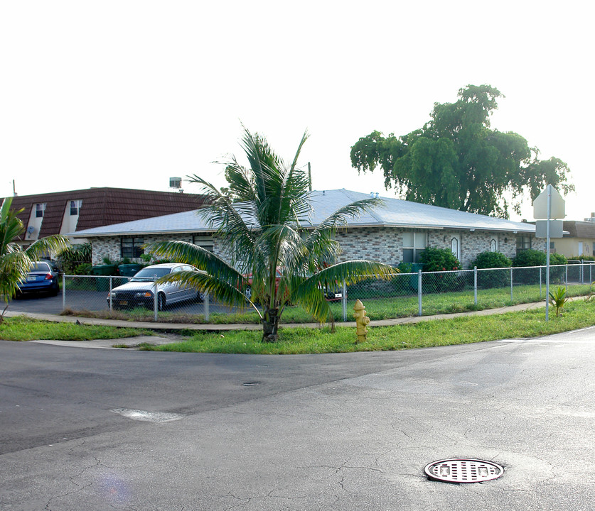 5841 NW 19th St in Fort Lauderdale, FL - Building Photo