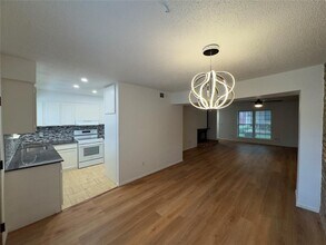 3325 Brookhollow Ct in Oklahoma City, OK - Building Photo - Building Photo