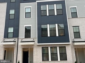 20803 Wood Quay Dr in Sterling, VA - Building Photo