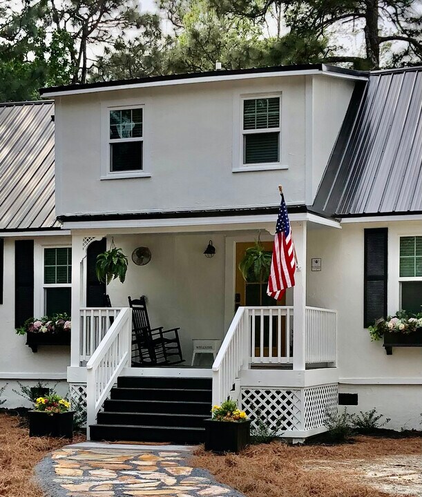 880 N Ashe St in Southern Pines, NC - Foto de edificio