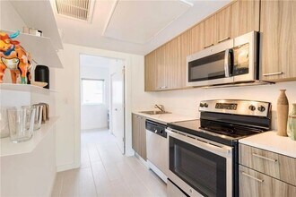 740 Meridian Ave in Miami Beach, FL - Building Photo - Building Photo