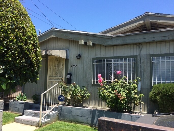 1250 N Alexandria Ave in Los Angeles, CA - Foto de edificio