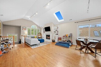 1028 N Wolcott Ave, Unit 3 in Chicago, IL - Foto de edificio - Building Photo