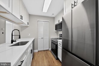 306 The Woods in Cherry Hill Township, NJ - Building Photo - Building Photo