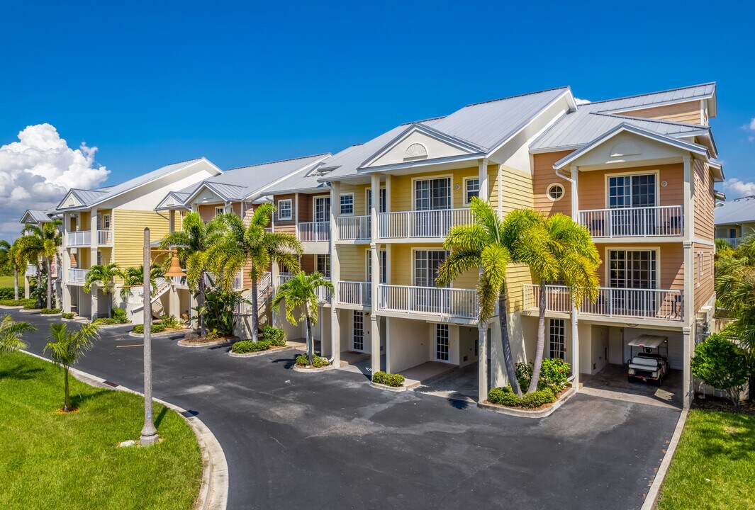 3240 Mangrove Point Dr in Ruskin, FL - Foto de edificio